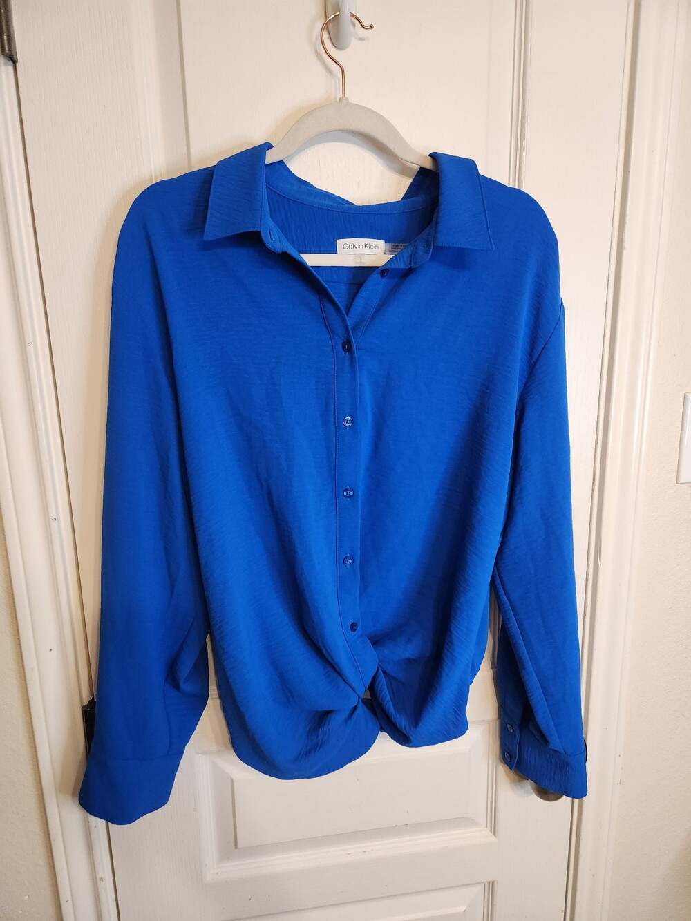 Calvin Klein Women's Long Sleeve Button-Front Blouse with Twist Hem, Blue